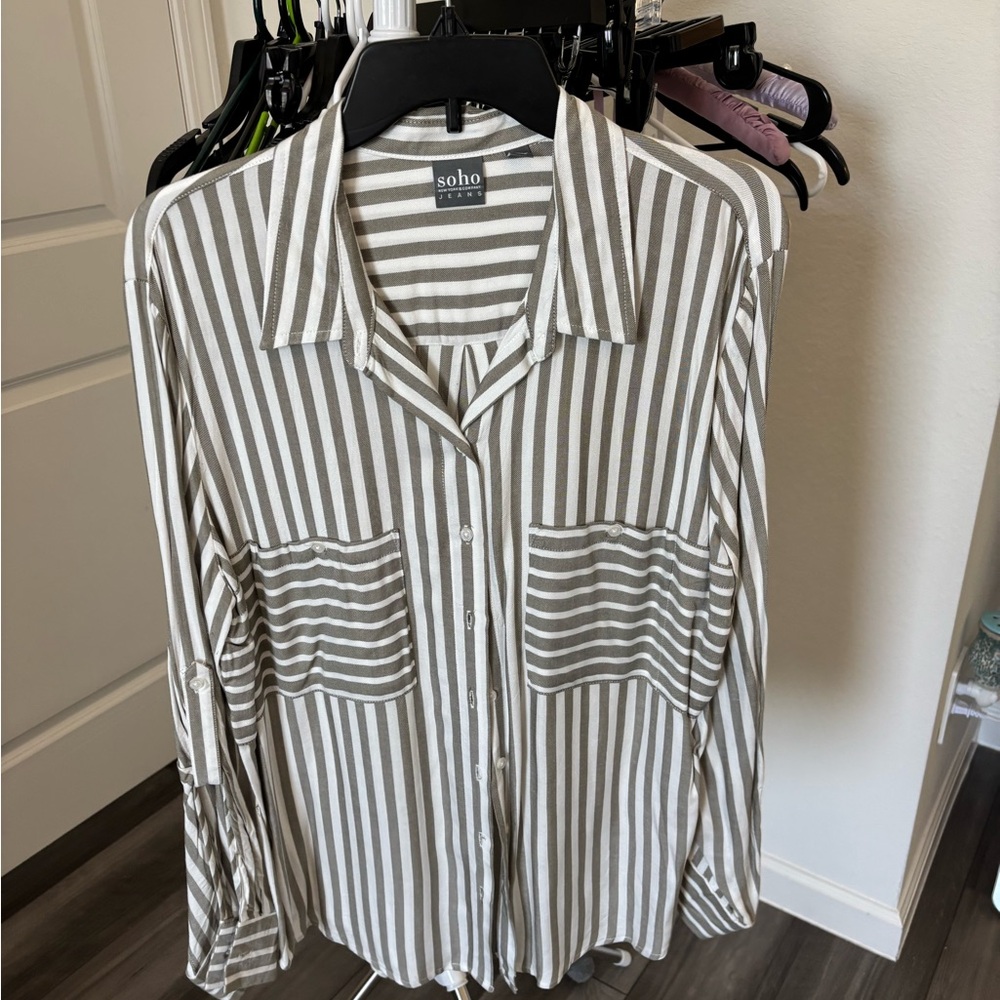 Soho Men's White and Gray Striped Button Down Shirt